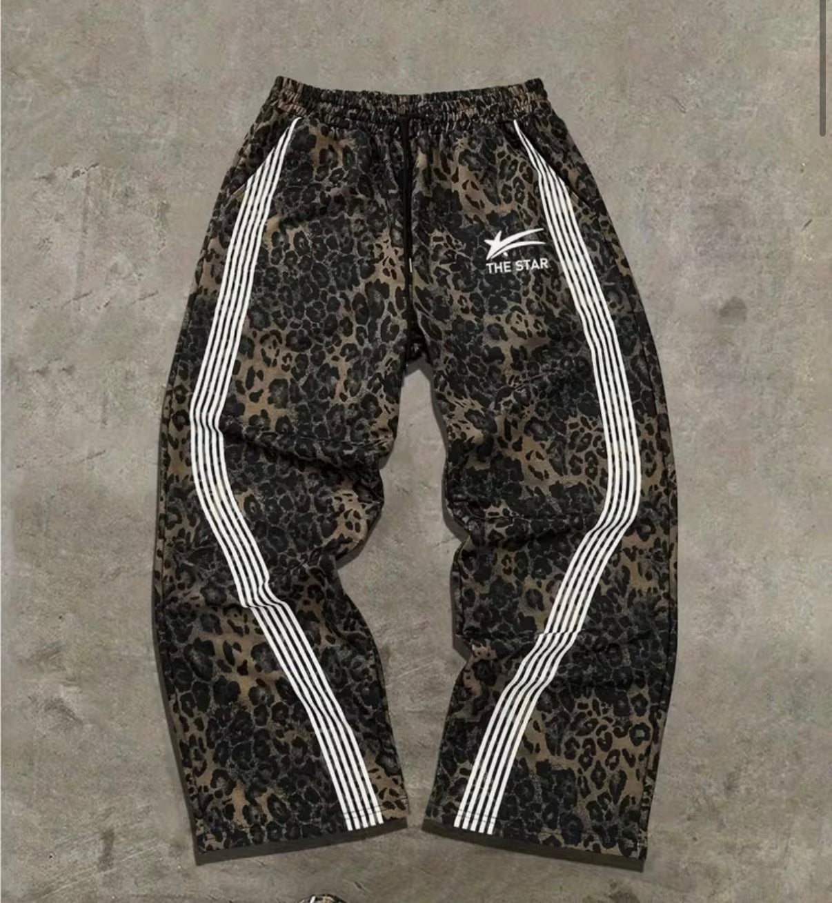Baggy leopard print pants