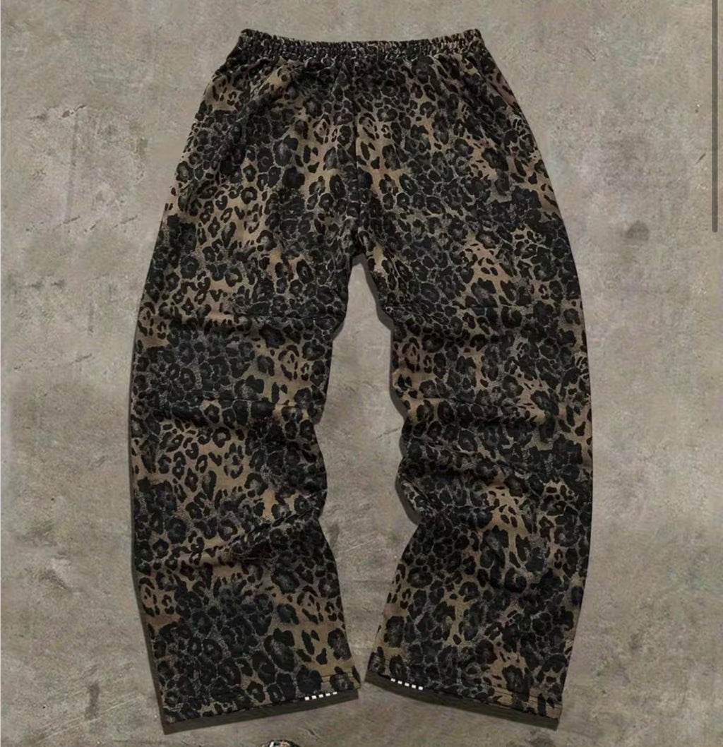 Baggy leopard print pants