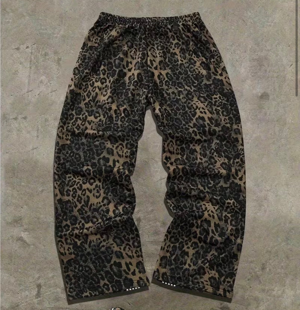 Baggy leopard print pants